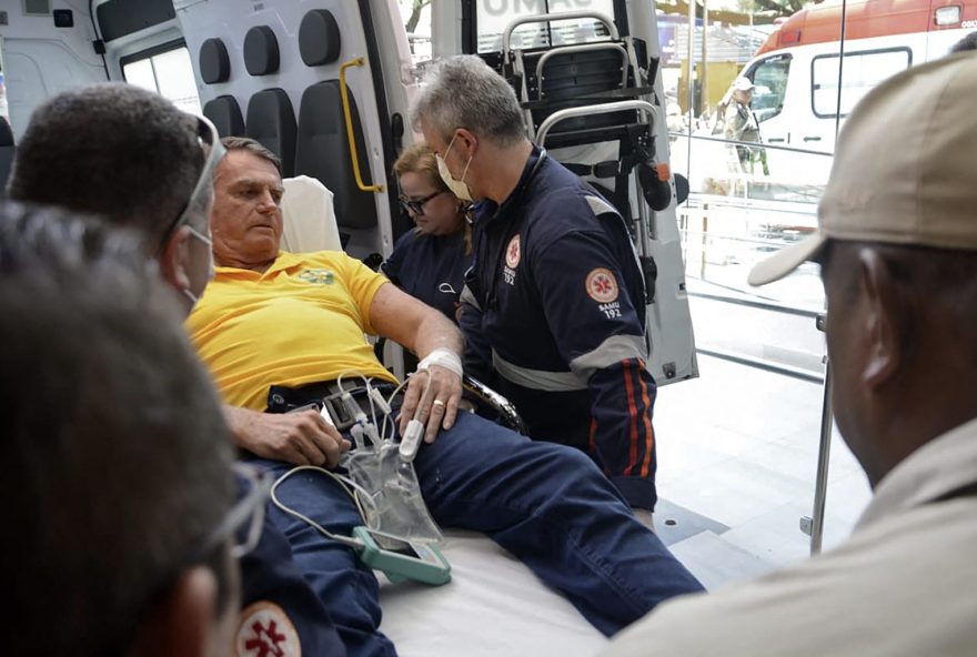 ambulancia-do-samu-fica-24h-a-disposicao-de-bolsonaro-na-papudinha ambulancia-do-samu-fica-24h-a-disposicao-de-bolsonaro-na-papudinha