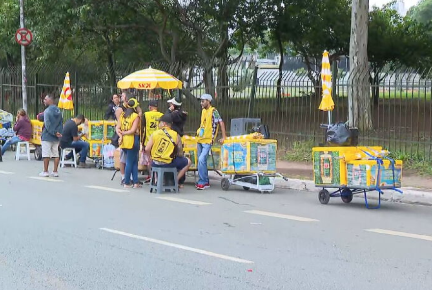 ambulantes-pedem-fiscalizacao-efetiva-para-evitar-venda-ilegal-de-vagas-durante-o-carnaval-em-sp ambulantes-pedem-fiscalizacao-efetiva-para-evitar-venda-ilegal-de-vagas-durante-o-carnaval-em-sp