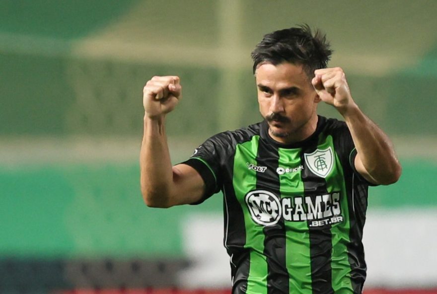 MG - BELO HORIZONTE - 03/11/2025 - BRASILEIRO B 2025, AMERICA-MG X NOVORIZONTINO - Willian Bigode jogador do America-MG comemora seu gol durante partida contra o Novorizontino no estadio Independencia pelo campeonato Brasileiro B 2025. Foto: Gilson Lobo/AGIF