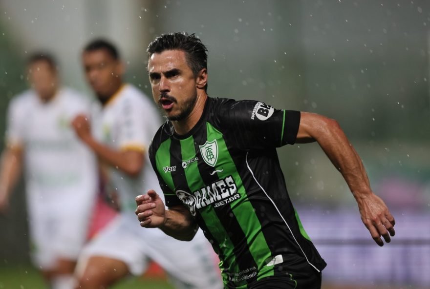 america-mg-renova-contrato-com-willian-bigode-ate-20263A-confianca-e-destaque-no-coelho MG - BELO HORIZONTE - 16/11/2025 - BRASILEIRO B 2025, AMERICA-MG X CUIABA - Willian Bigode jogador do America-MG durante partida contra o Cuiaba no estadio Independencia pelo campeonato Brasileiro B 2025. Foto: Gilson Lobo/AGIF