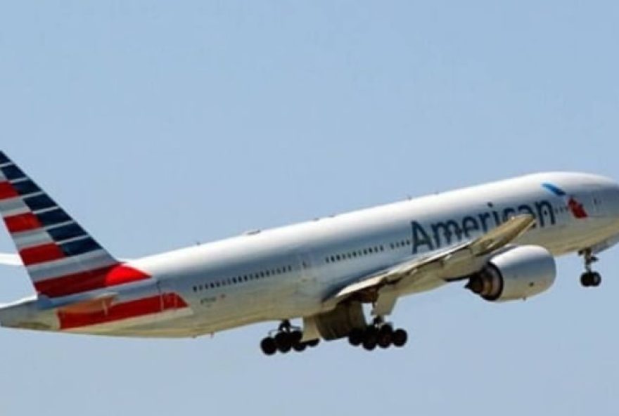 american-airlines-expressa-preocupacao-com-passageiros-e-tripulacao-apos-acidente-aereo