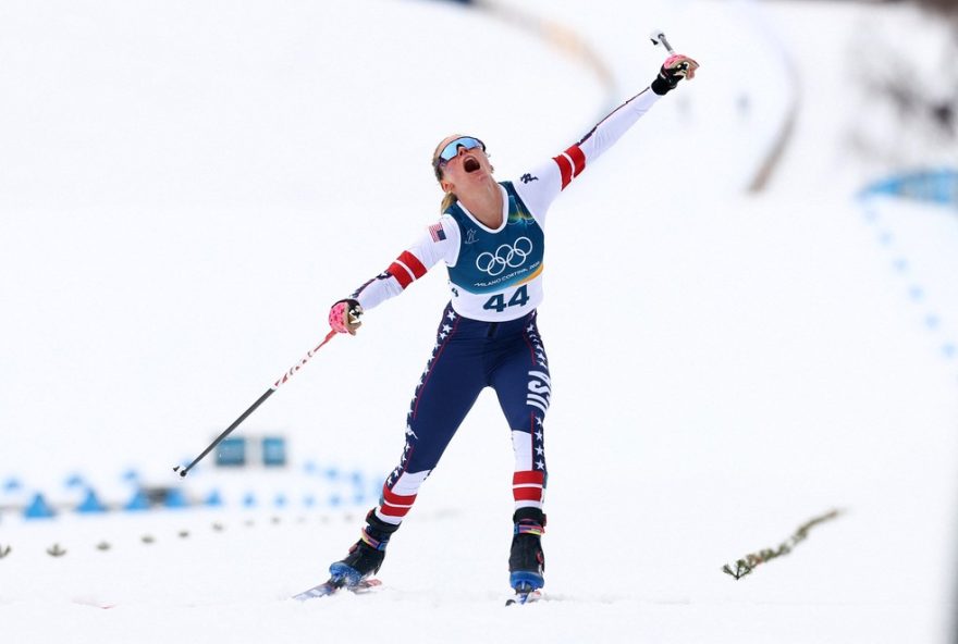 americana-jessie-diggins-conquista-bronze-com-costela-quebrada-no-esqui-cross-country.-veja americana-jessie-diggins-conquista-bronze-com-costela-quebrada-no-esqui-cross-country.-veja