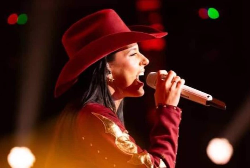 ana-castela-diverte-leonardo2C-pai-de-ze-felipe2C-em-primeiro-natal-juntos-e-viraliza-na-web-1 ana-castela-diverte-leonardo2C-pai-de-ze-felipe2C-em-primeiro-natal-juntos-e-viraliza-na-web-1