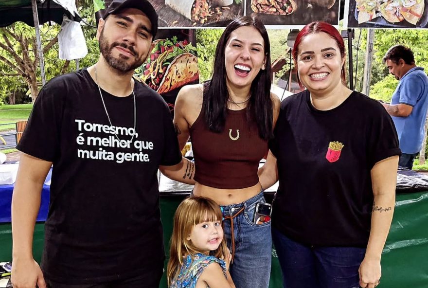 ana-castela-leva-filhos-de-ze-felipe-para-desfrutar-de-pasteis-em-goiania ana-castela-leva-filhos-de-ze-felipe-para-desfrutar-de-pasteis-em-goiania