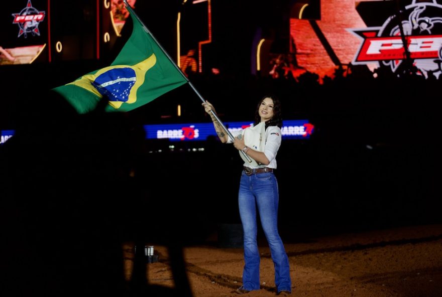 ana-castela-se-prepara-para-emocionar-cantando-hino-na-nfl-em-sp