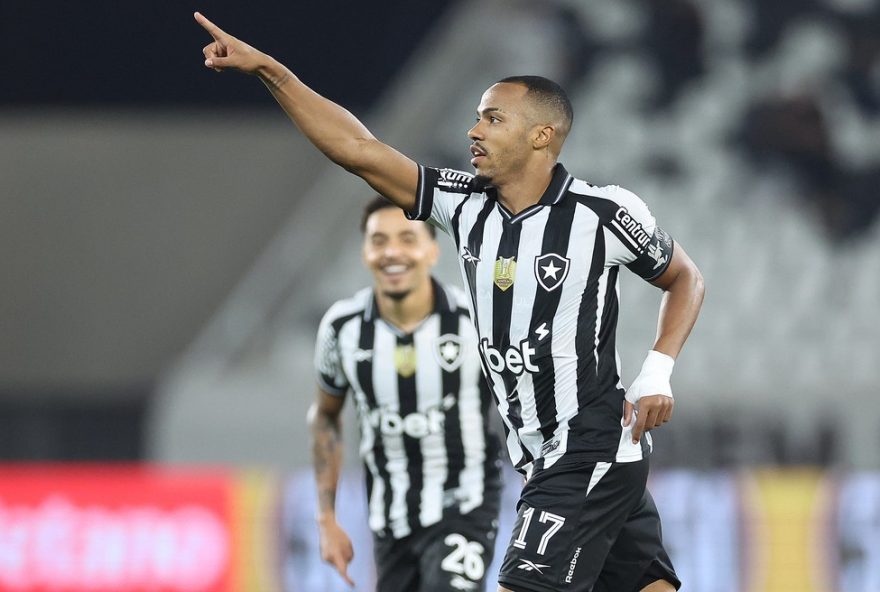 analise-das-atuacoes-de-marlon-freitas-e-alex-telles-na-vitoria-do-botafogo3A-notas-e-destaques
