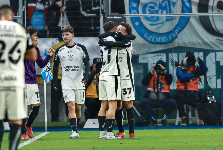 analise-das-atuacoes-marcantes-do-corinthians-no-empate-contra-o-gremio3A-destaque-para-bidon-e-garro-na-partida