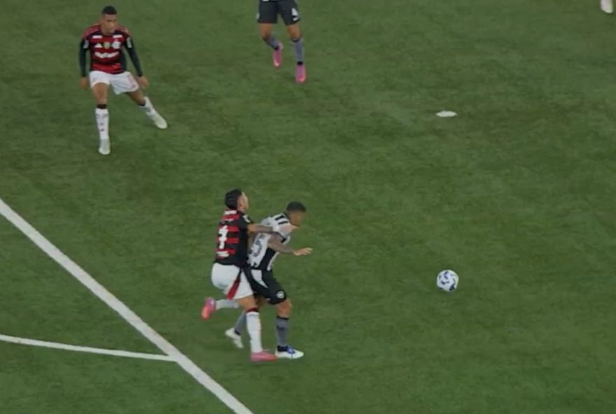 analise-do-var-sobre-penalti-nao-marcado-gera-polemica-entre-botafogo-e-flamengo3A-cbf-elucidou-o-22contato-insignificante22-no-lance