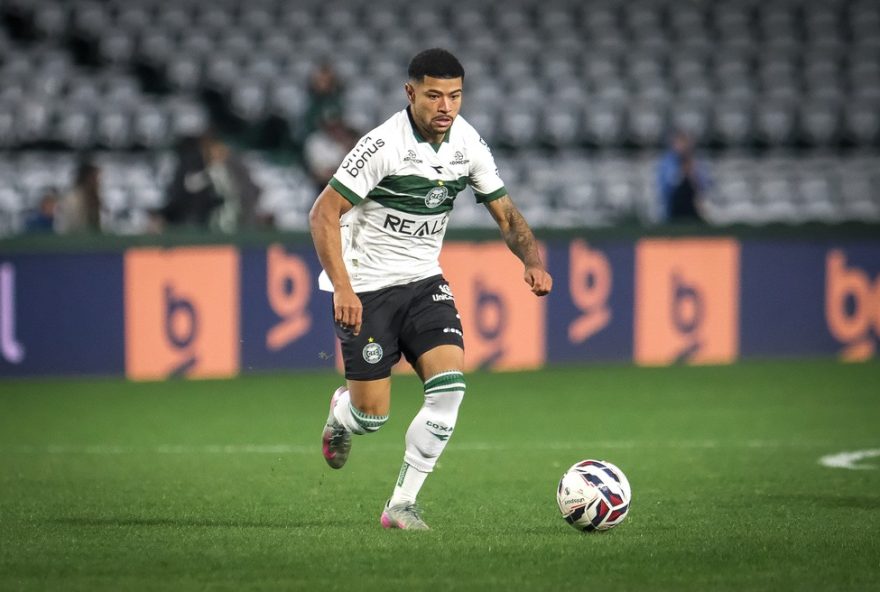 analise-dos-jogadores3A-destaques-lucas-ronier-e-josue-no-empate-com-a-chapecoense-na-serie-b.-confira-notas-e-desempenho-dos-atletas
