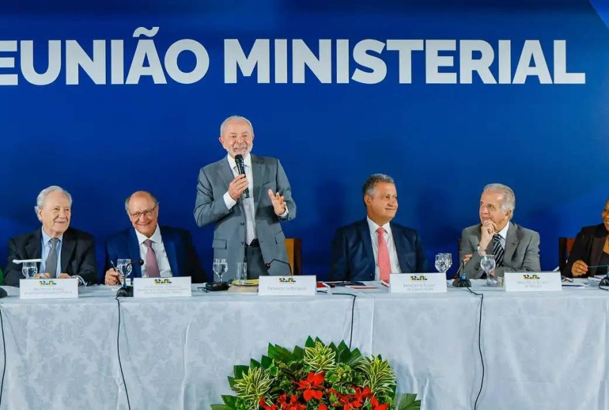 analise3A-lula-prepara-terreno-para-o-ano-eleitoral-durante-reuniao-ministerial analise3A-lula-prepara-terreno-para-o-ano-eleitoral-durante-reuniao-ministerial