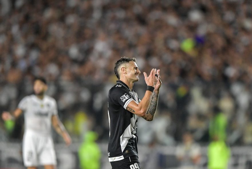 RJ - RIO DE JANEIRO - 27/08/2025 - COPA DO BRASIL 2025, VASCO X BOTAFOGO - Vegetti jogador do Vasco durante partida contra o Botafogo no estadio Sao Januario pelo campeonato Copa Do Brasil 2025. Foto: Thiago Ribeiro/AGIF