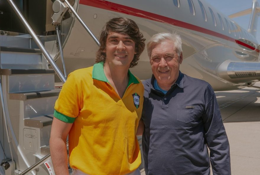 ancelotti2C-renomado-treinador-de-futebol2C-chega-ao-brasil-para-comandar-a-selecao3A-expectativas-e-desafios-a-frente