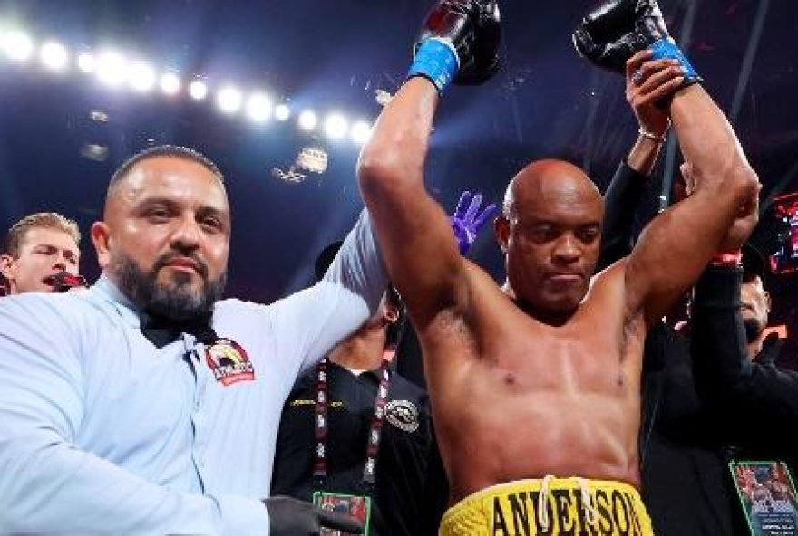 anderson-silva-brilha-em-luta-de-boxe-e-nocauteia-ex-campeao-do-ufc anderson-silva-brilha-em-luta-de-boxe-e-nocauteia-ex-campeao-do-ufc