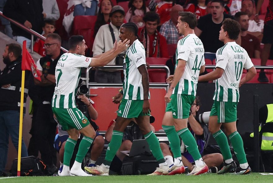 andre-luiz-do-rio-ave-marca-golaco-nos-acrescimos-e-frustra-mourinho-no-benfica
