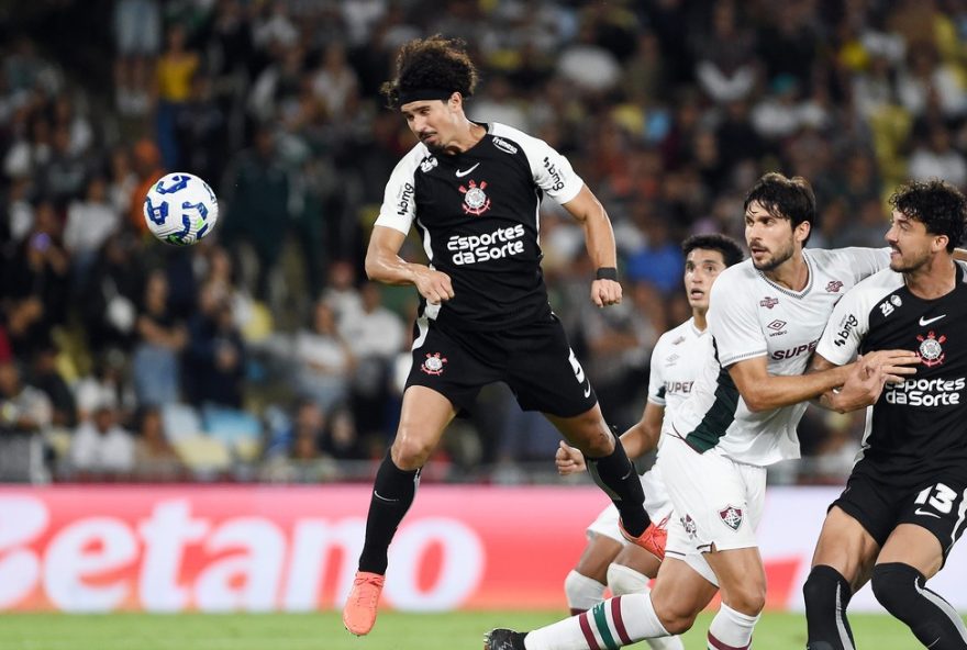 andre-ramalho-projeta-de-subindo-na-tabela-do-brasileirao-apos-vitoria-sobre-o-fluminense