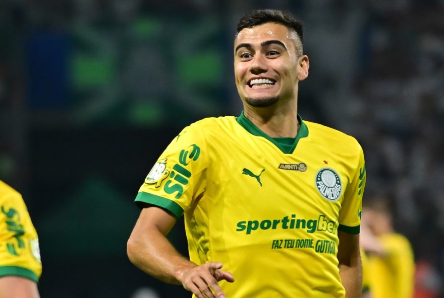 SP - SAO PAULO - 20/09/2025 - BRASILEIRO A 2025, PALMEIRAS X FORTALEZA - Andreas Pereira jogador do Palmeiras comemora seu gol durante partida contra o Fortaleza no estadio Arena Allianz Parque pelo campeonato Brasileiro A 2025. Foto: Jota Erre/AGIF