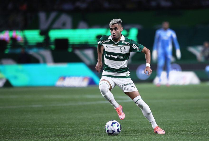 SP - SAO PAULO - 19/11/2025 - BRASILEIRO A 2025, PALMEIRAS X VITORIA - Andreas Pereira jogador do Palmeiras durante partida contra o Vitoria no estadio Arena Allianz Parque pelo campeonato Brasileiro A 2025. Foto: Ettore Chiereguini/AGIF