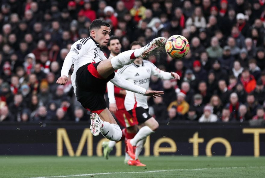 andreas-pereira-e-rodrigo-muniz2C-ex-flamengo2C-celebram-entrosamento-apos-gol-de-voleio-em-empate-com-liverpool3A-22dobradinha-perfeita22