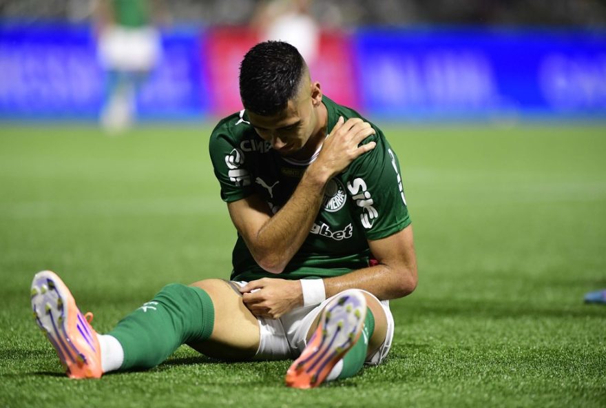 andreas-pereira-sofre-trauma-no-ombro3A-palmeiras-adota-tratamento-conservador