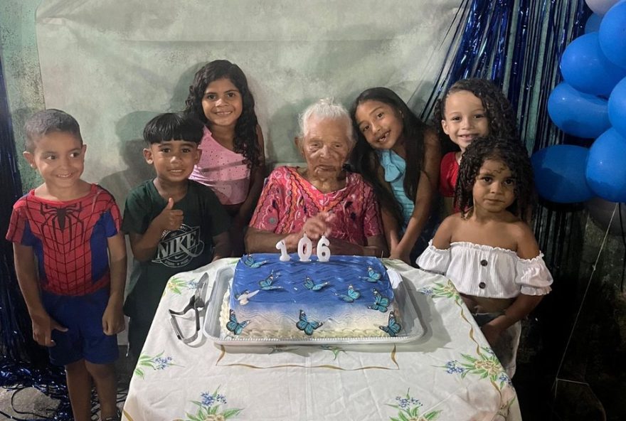 aniversario-de-106-anos3A-a-emocionante-historia-de-dona-josefa2C-a-mae-de-18-filhos-celebra-com-festas-para-familia-e-vizinhanca