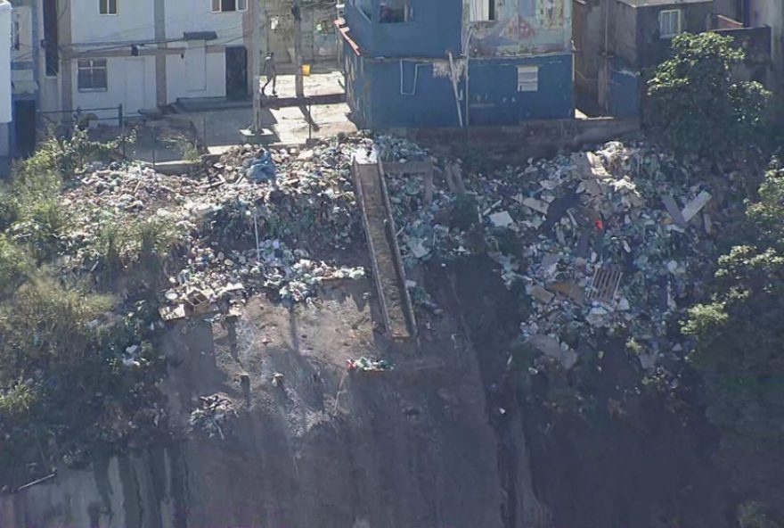 antiga-pedreira-no-morro-da-providencia-se-torna-lixao-a-ceu-aberto3A-falta-de-fiscalizacao-e-conscientizacao-evidenciam-urgencia-de-solucao