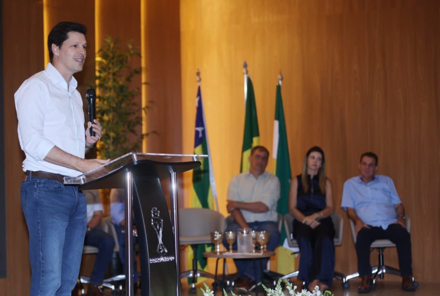 anuncio-de-licitacao-da-go-411-feito-por-daniel-vilela-em-parauna