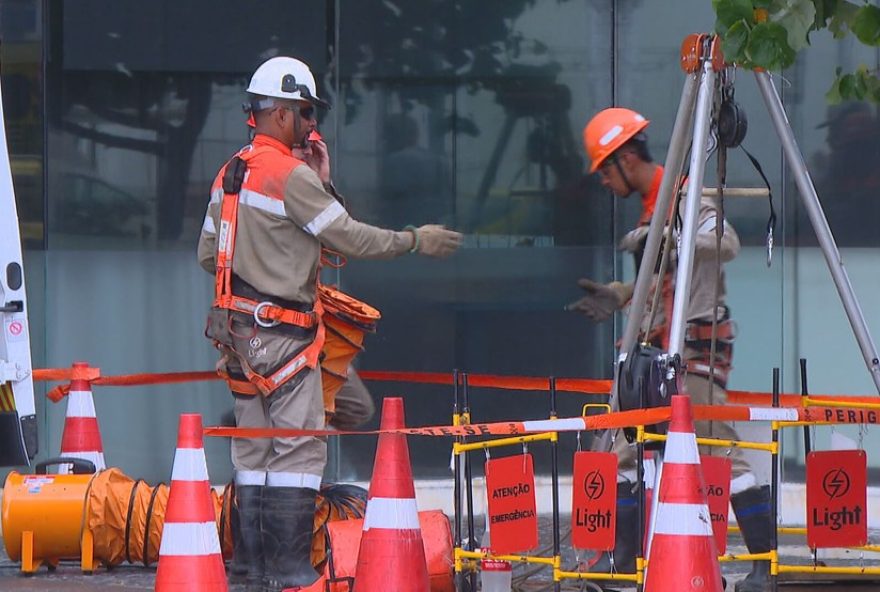 apagao-em-copacabana-e-leme-durante-o-carnaval-gera-transtornos-na-zona-sul-do-rio apagao-em-copacabana-e-leme-durante-o-carnaval-gera-transtornos-na-zona-sul-do-rio