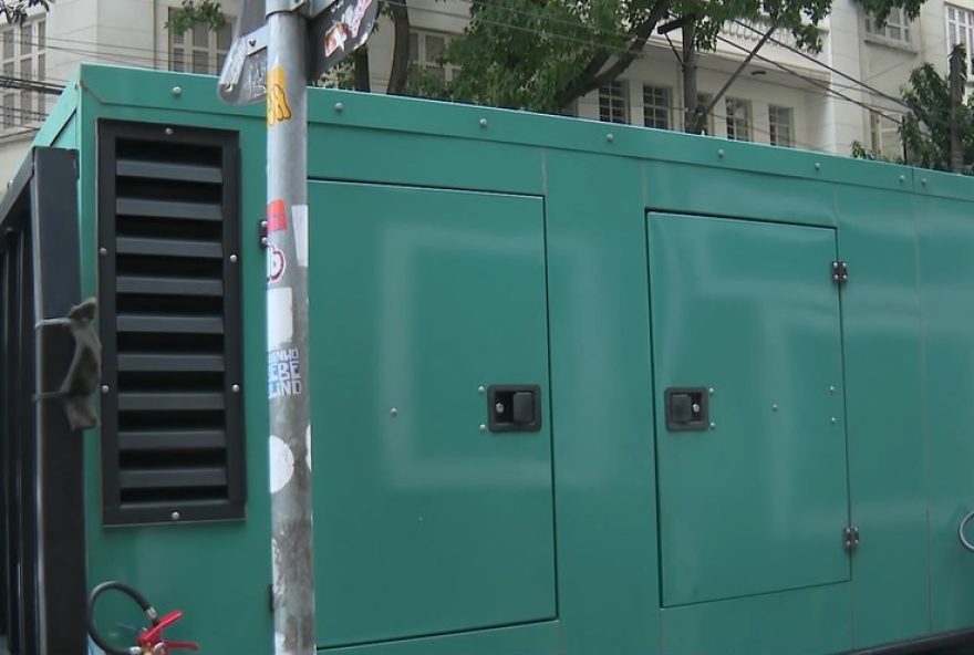 apagao-no-centro-de-sao-paulo-deixa-milhares-sem-energia-e-enel-distribui-geradores-nas-ruas apagao-no-centro-de-sao-paulo-deixa-milhares-sem-energia-e-enel-distribui-geradores-nas-ruas