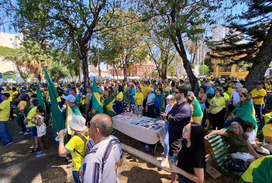 apoiadores-de-bolsonaro-pedem-anistia-em-uberlandia3A-protesto-contra-perseguicao-politica
