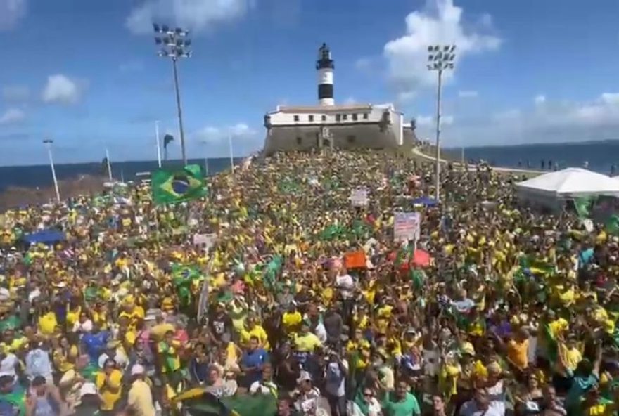 apoiadores-de-bolsonaro-se-manifestam-contra-governo-lula-e-stf3A-reaja-brasil-em-salvador