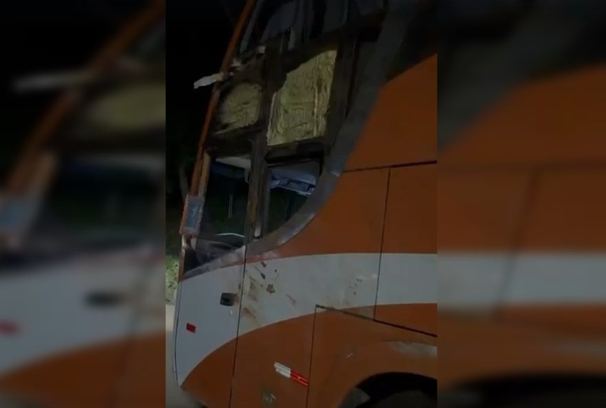 apos-grave-acidente2C-onibus-que-tombou-na-bahia-e-flagrado-rodando-em-goiania apos-grave-acidente2C-onibus-que-tombou-na-bahia-e-flagrado-rodando-em-goiania