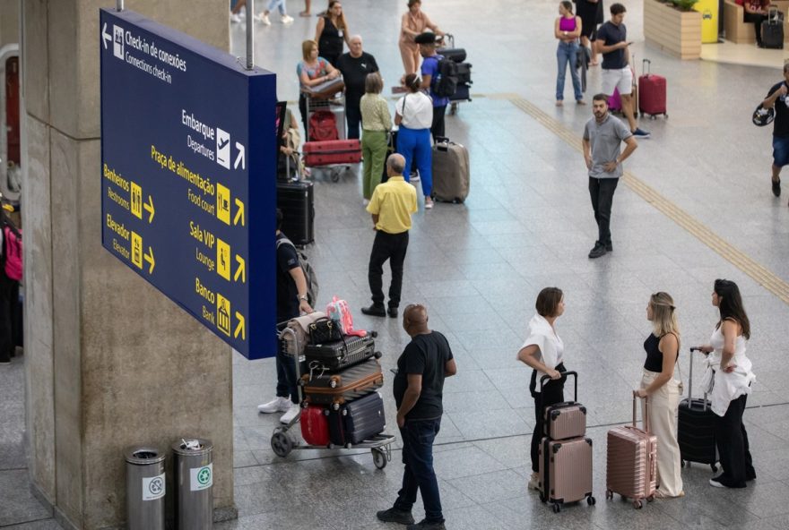 apreensao-de-52C2-kg-de-cocaina-no-aeroporto-do-rio-evidencia-eficacia-no-combate-ao-trafico-de-drogas