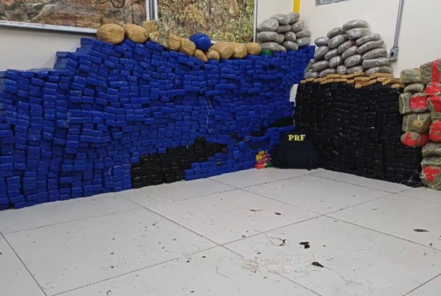 apreensao-de-780-kg-de-maconha-em-carga-de-panetone-no-rj3A-motorista-e-autuado