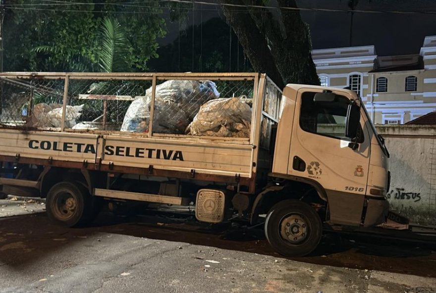 apreensao-de-duas-toneladas-de-cocaina-em-caminhao-de-coleta-seletiva-no-litoral-de-sp3A-trio-e-preso.-policia-desmantela-esquema-de-trafico