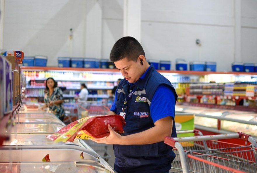 apreensao-de-produtos-improprios-em-supermercado-de-manaus3A-fiscalizacao-do-procon-am-atua-para-proteger-consumidores