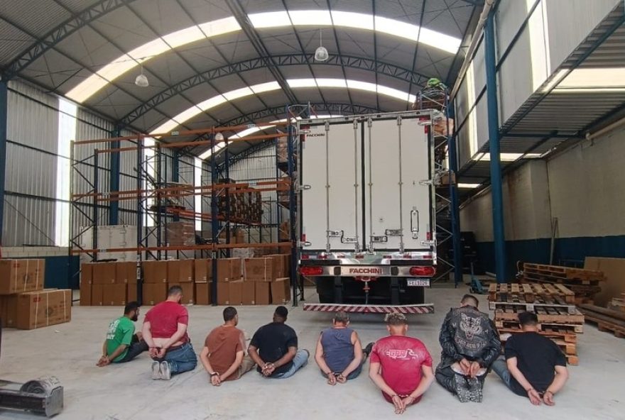 apreensao-milionaria-em-galpao-de-aruja3A-r24-3-milhoes-recuperados