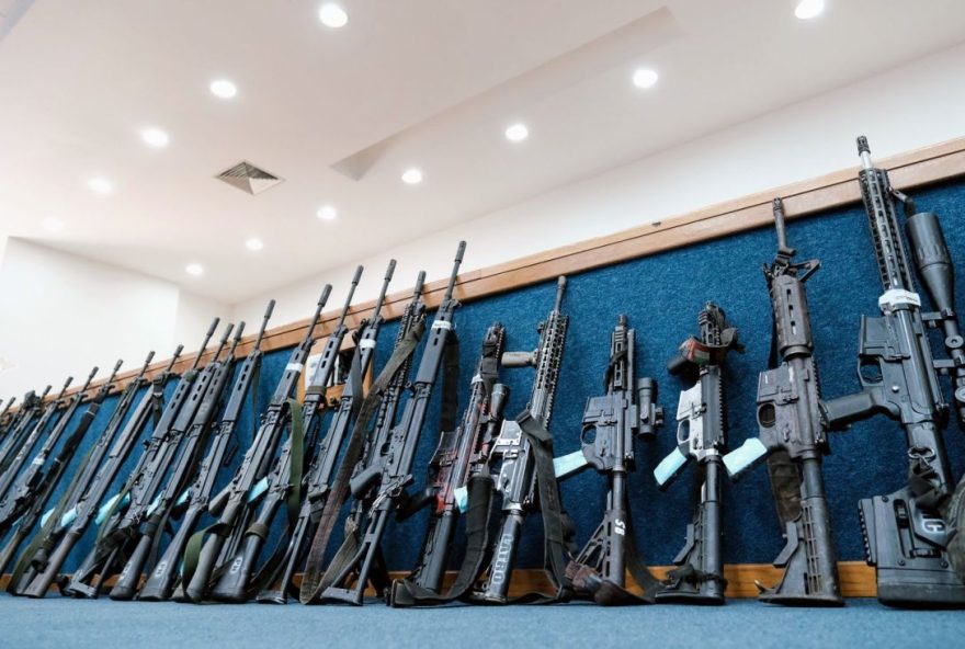 apreensoes-recordes-de-fuzis-e-reducao-de-roubos3A-rio-de-janeiro-combate-a-criminalidade-em-2025 apreensoes-recordes-de-fuzis-e-reducao-de-roubos3A-rio-de-janeiro-combate-a-criminalidade-em-2025