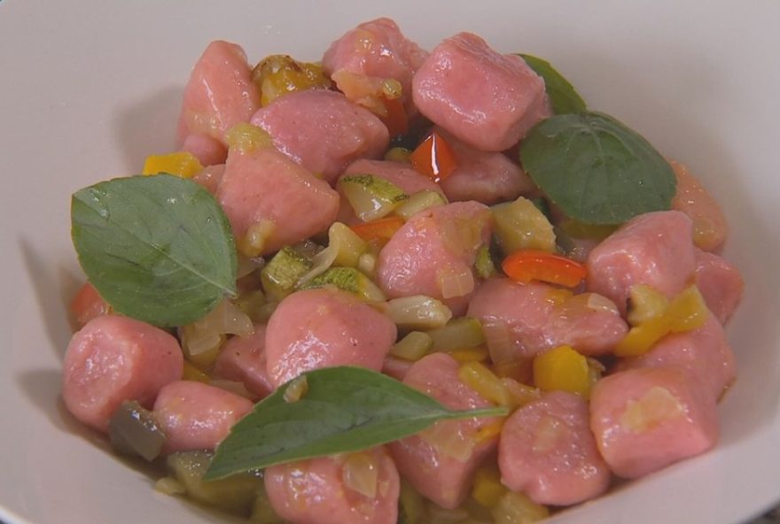 aprenda-a-fazer-nhoque-de-beterraba-delicioso-e-facil-de-preparar aprenda-a-fazer-nhoque-de-beterraba-delicioso-e-facil-de-preparar