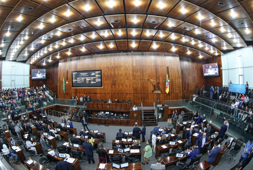 aprovado-reajuste-salarial-de-62C2725-para-professores-da-rede-estadual-do-rs3A-novo-piso-de-r24-4.867