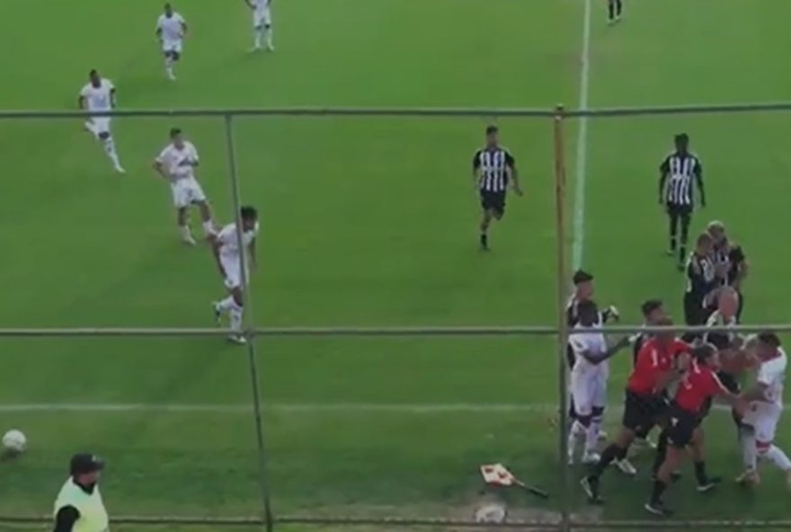 arbitra-assistente-relata-agressao-em-jogo-sub-20-coimbra-x-atletico-mg3A-polemica-no-campeonato-mineiro.-confira