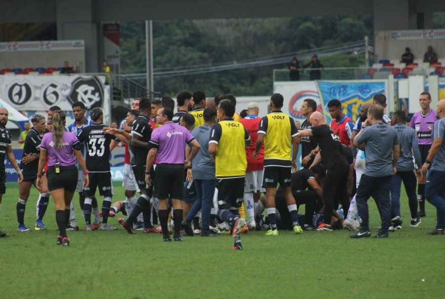 arbitragem-e-alvo-de-agressao-em-classico-entre-paysandu-e-remo3A-confusao-no-re-pa-de-2026 arbitragem-e-alvo-de-agressao-em-classico-entre-paysandu-e-remo3A-confusao-no-re-pa-de-2026