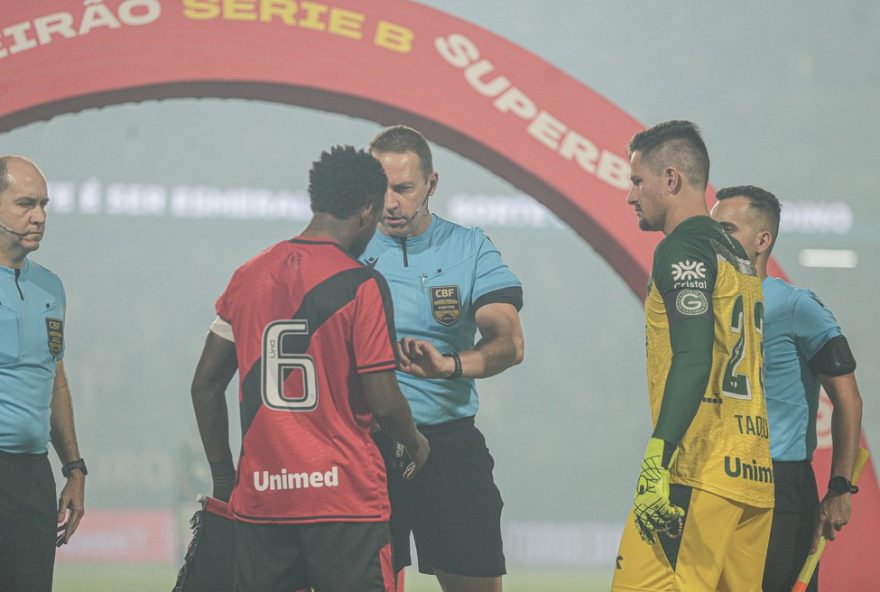 arbitragem-polemica-no-classico-entre-goias-e-atletico-go-gera-revolta-e-criticas-dos-clubes-goianos