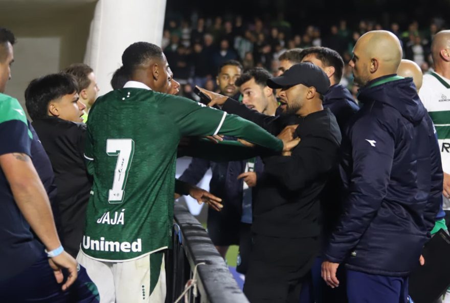 arbitro-explica-seis-expulsoes-em-jogo-entre-coritiba-e-goias