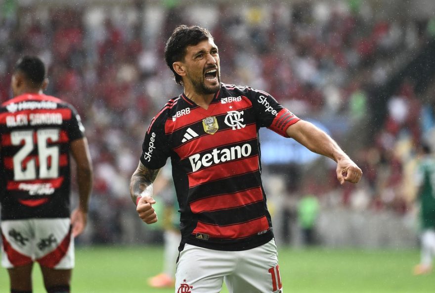 arrascaeta-brilha-na-vitoria-do-flamengo-sobre-o-palmeiras3A-um-verdadeira-final-no-maracana2C-com-show-de-gols-e-emocoes