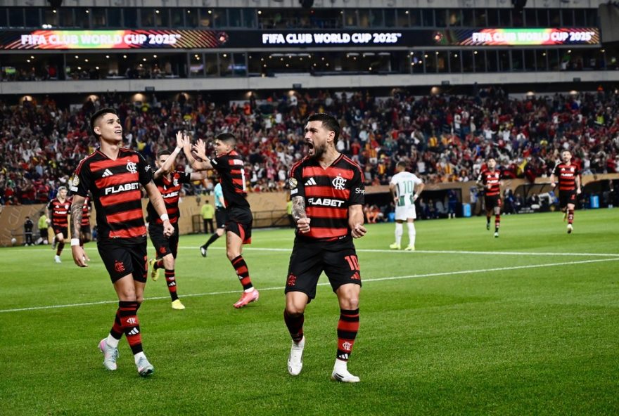 arrascaeta-e-luiz-araujo-brilham-no-flamengo3A-responsaveis-por-4225-dos-gols-em-2025