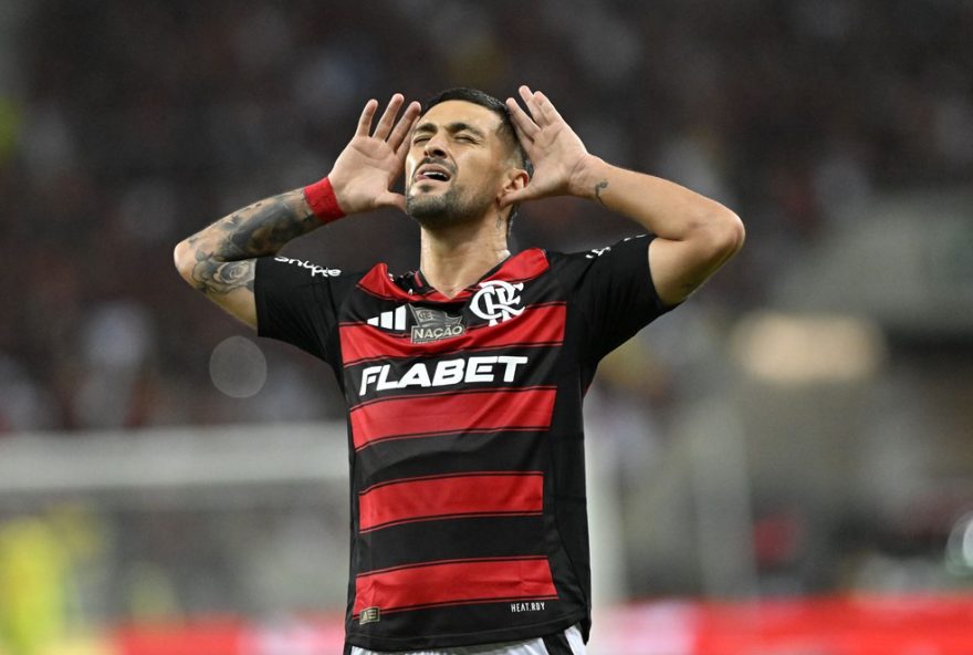 arrascaeta-revela-protesto-contra-diretoria-em-2025-e-fala-sobre-sua-evolucao-no-futebol-brasileiro arrascaeta-revela-protesto-contra-diretoria-em-2025-e-fala-sobre-sua-evolucao-no-futebol-brasileiro