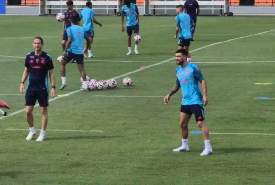 arrascaeta2C-alex-sandro-e-plata-treinam-e-sao-opcoes-para-estreia-do-flamengo-no-mundial-de-clubes-contra-o-esperance.-de-la-cruz-em-tratamento-para-possivel-retorno-contra-o-chelsea
