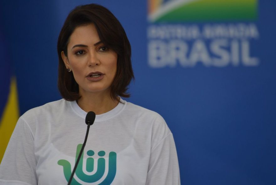 Michelle Bolsonaro explica onde estão móveis do Alvorada e critica Lula e Janja