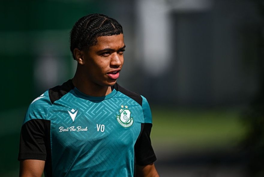 arsenal-contrata-jovem-talento-irlandes-victor-ozhianvuna-para-reforcar-equipe-em-2027