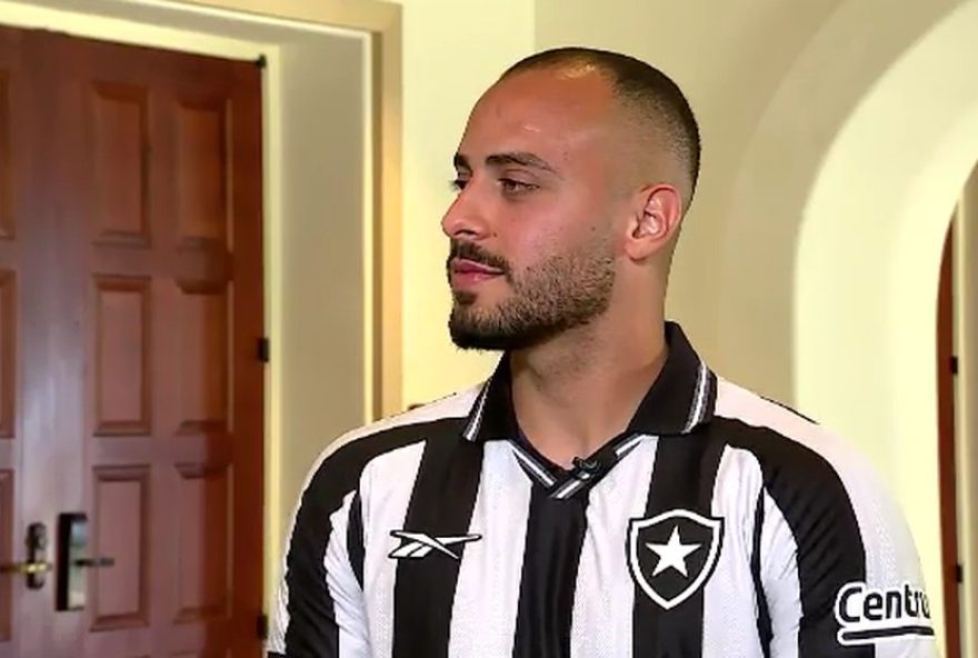 arthur-cabral-destaca-seu-papel-no-botafogo-e-foca-em-conquistar-titulos-e-fazer-historia-no-clube